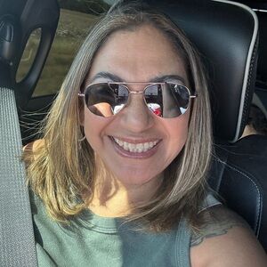 Meet your Posher, Gloria